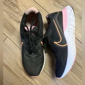 Nike Women's Black and Orange Athletic Shoes